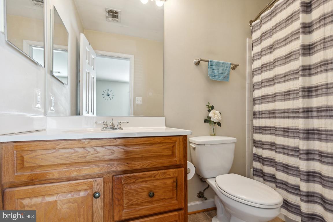 20863 Apollo Terrace Ashburn, VA 20147 - Photo 14 of 27 Primary Bathroom