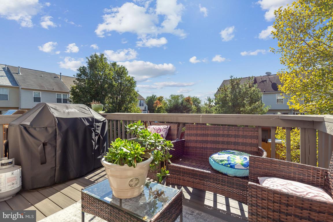 20863 Apollo Terrace Ashburn, VA 20147 - Photo 21 of 27 Composite Deck