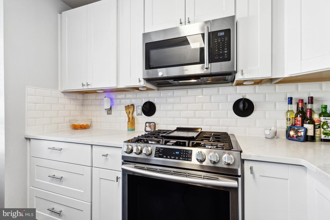 20863 Apollo Terrace Ashburn, VA 20147 - Photo 4 of 27 Stainless Steel Appliances