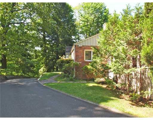 308 Sycamore Road Edgeworth, PA 15143 - Photo 16 of 18 Land/Lot. Side view of the house and lot
