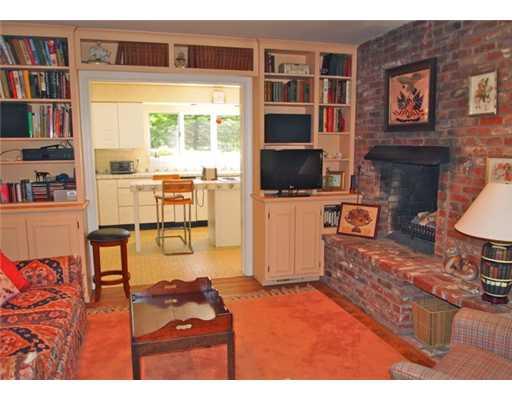 308 Sycamore Road Edgeworth, PA 15143 - Photo 9 of 18 Den/Family/Great Room. Cozy place for TV watching; book reading, or a game of scrabble; gas fireplace; wall of built-in cabinetry and bookshelves; hardwood flooring; recessed lighting