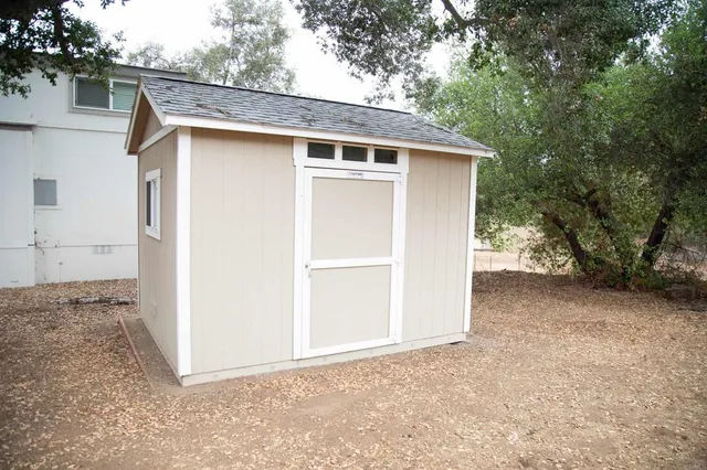 a view of a house with a backyard