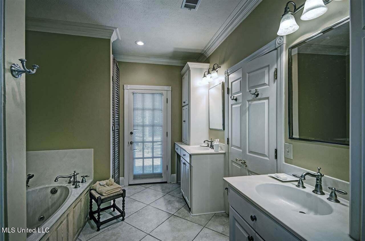 5145 Canton Heights Drive Jackson, MS 39211 - Photo 13 of 24 BAthroom 1