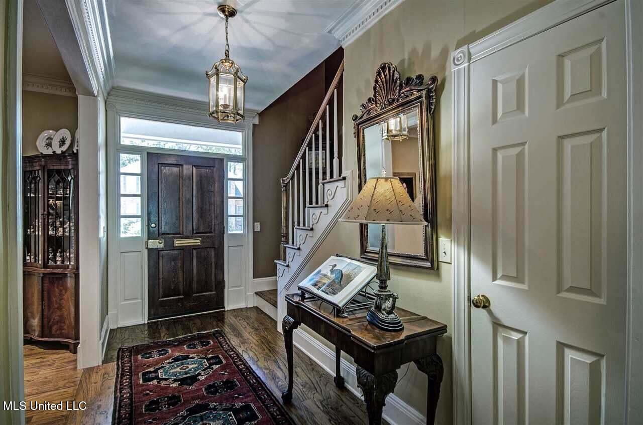 5145 Canton Heights Drive Jackson, MS 39211 - Photo 9 of 24 Foyer