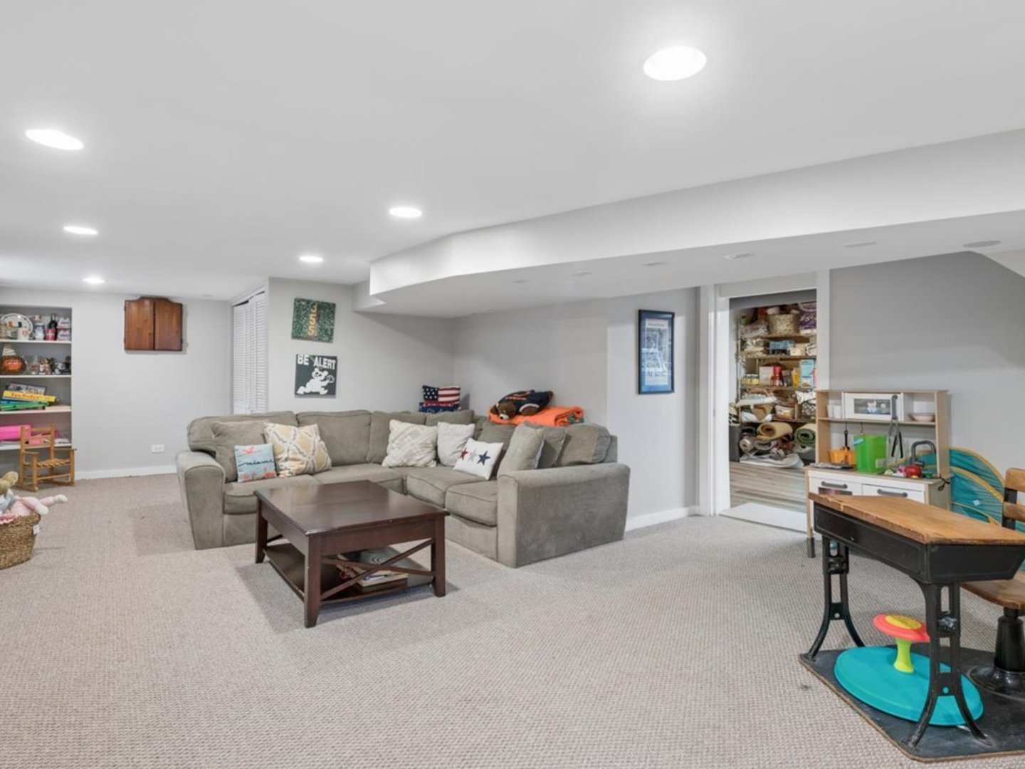 518 Vine Avenue Park Ridge, IL 60068 - Photo 19 of 27 a living room with furniture and a baby crib