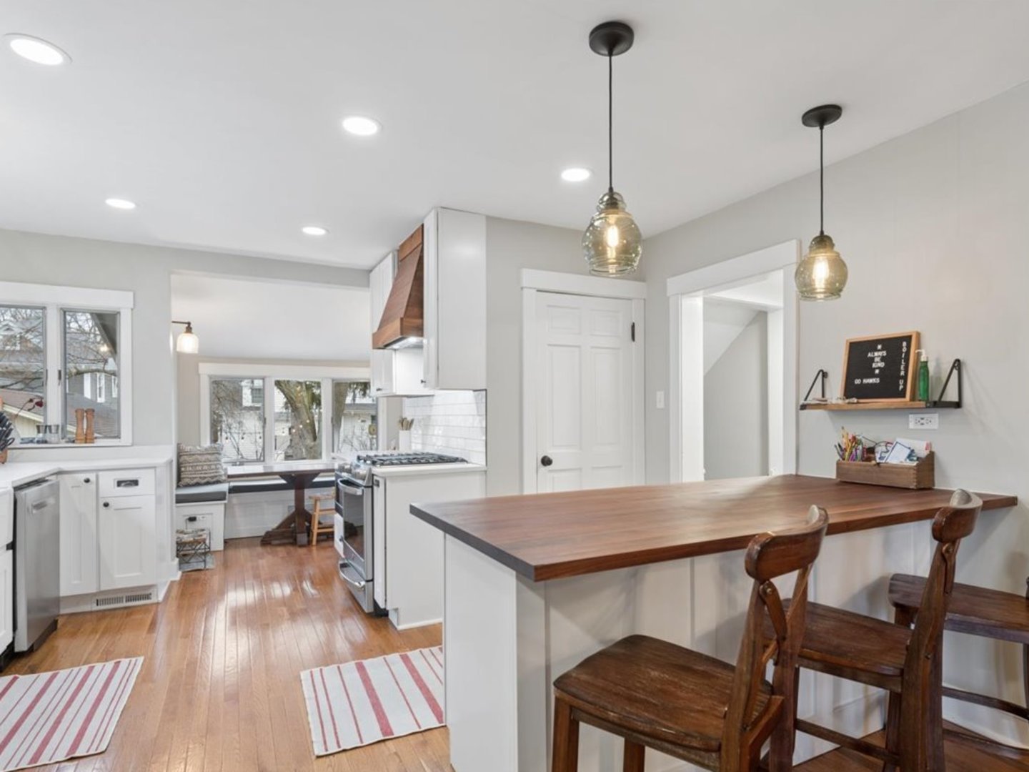 518 Vine Avenue Park Ridge, IL 60068 - Photo 7 of 27 a view of kitchen with cabinets table and chairs