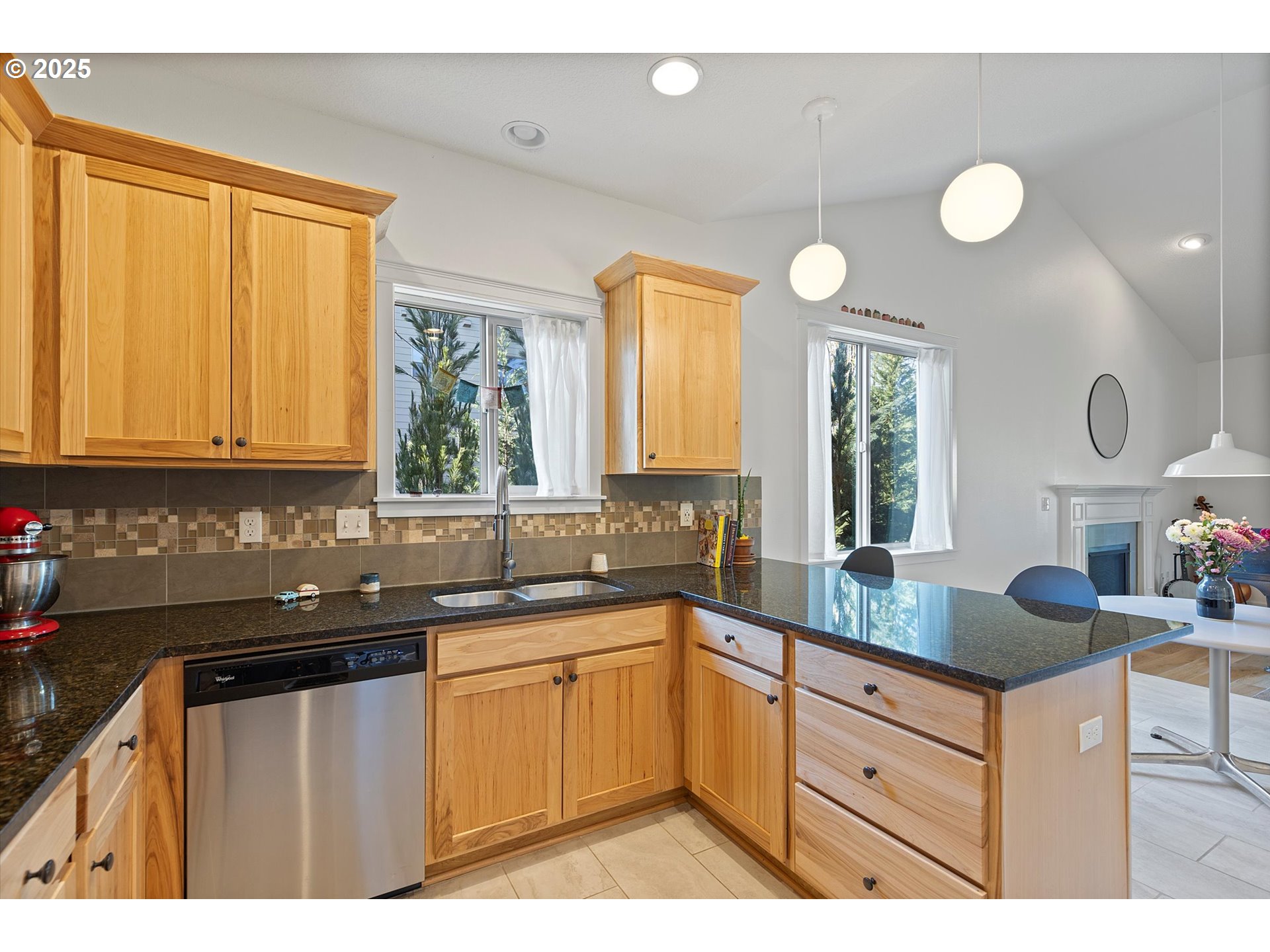 3975 10th Street Hubbard, OR 97032 - Photo 6 of 48 Kitchen