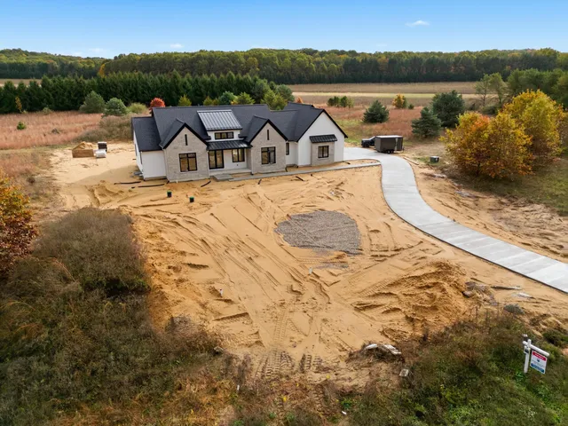 $950,000 | 61121 Airpark Lane, Mattawan, MI 49071