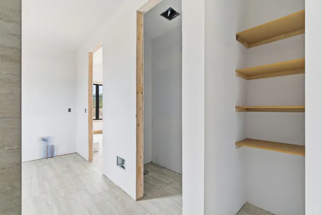 $950,000 | 61121 Airpark Lane, Mattawan, MI 49071