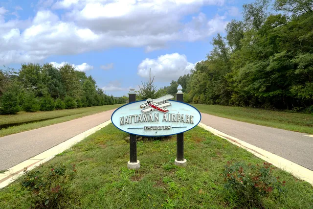 $950,000 | 61121 Airpark Lane, Mattawan, MI 49071