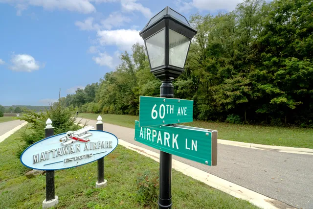 $950,000 | 61121 Airpark Lane, Mattawan, MI 49071