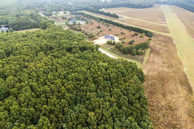 $950,000 | 61121 Airpark Lane, Mattawan, MI 49071