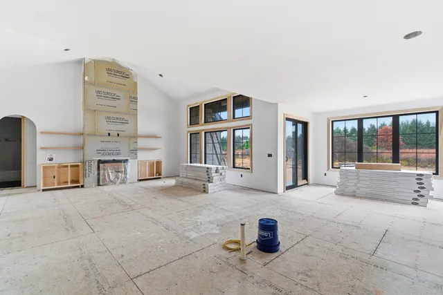 $950,000 | 61121 Airpark Lane, Mattawan, MI 49071