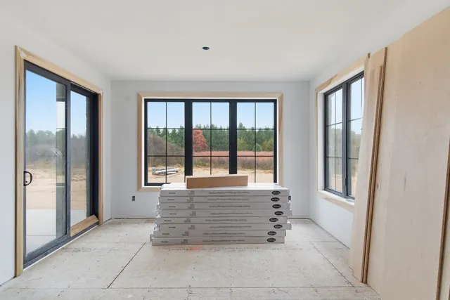 $950,000 | 61121 Airpark Lane, Mattawan, MI 49071