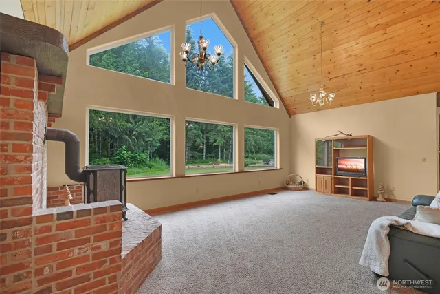 a view of livingroom with furniture and a ceiling fan