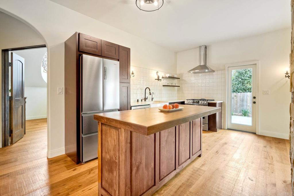 1007 Eolus Avenue Encinitas, CA 92024 - Photo 31 of 49 First Floor Kitchen