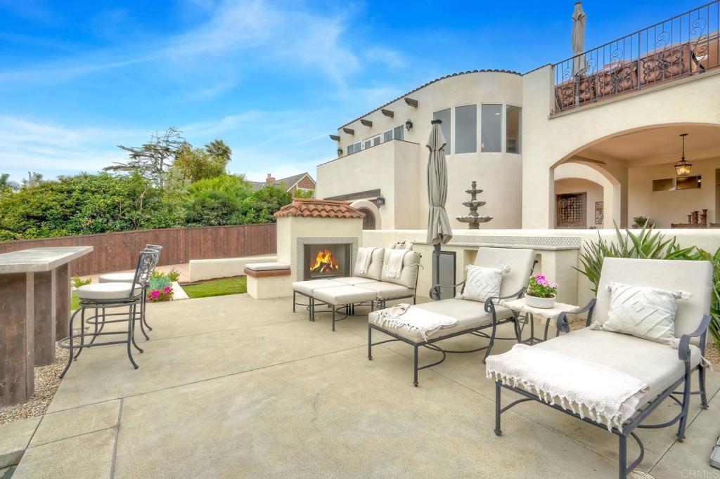 1007 Eolus Avenue Encinitas, CA 92024 - Photo 6 of 49 Outdoor Entertaining with Fireplace by Pool and Sp