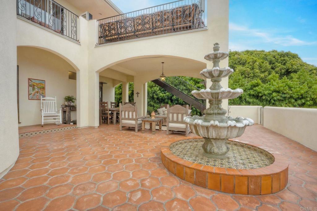 1007 Eolus Avenue Encinitas, CA 92024 - Photo 7 of 49 Courtyard Entrance to Main House