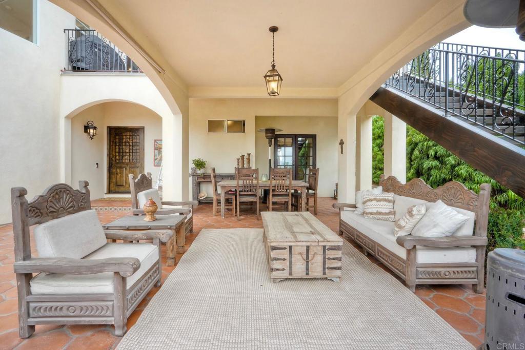 1007 Eolus Avenue Encinitas, CA 92024 - Photo 8 of 49 Covered Seating Area in Courtyard