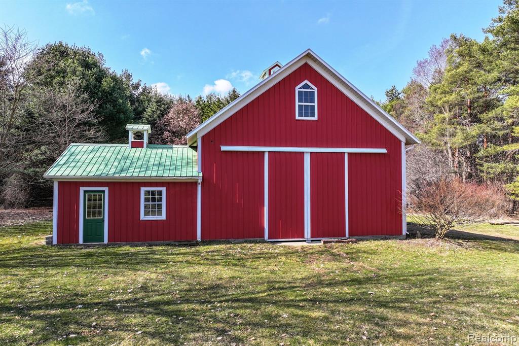 2124 Hadley Road Lapeer, MI 48446 - Photo 4 of 49