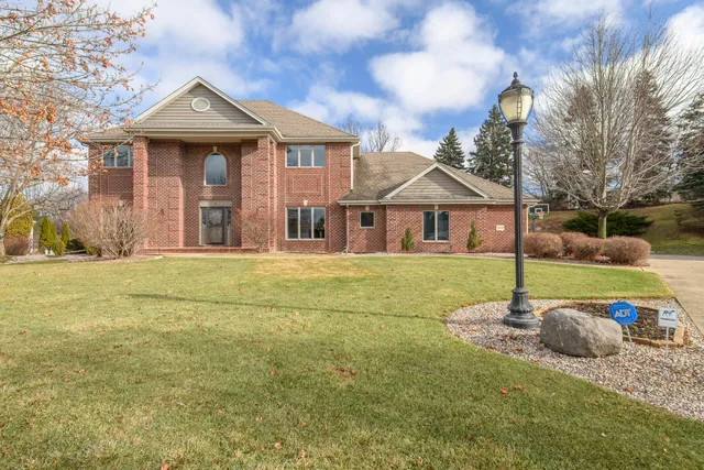 $1,125,000 | 18840 Saratoga Court, Brookfield, WI 53045