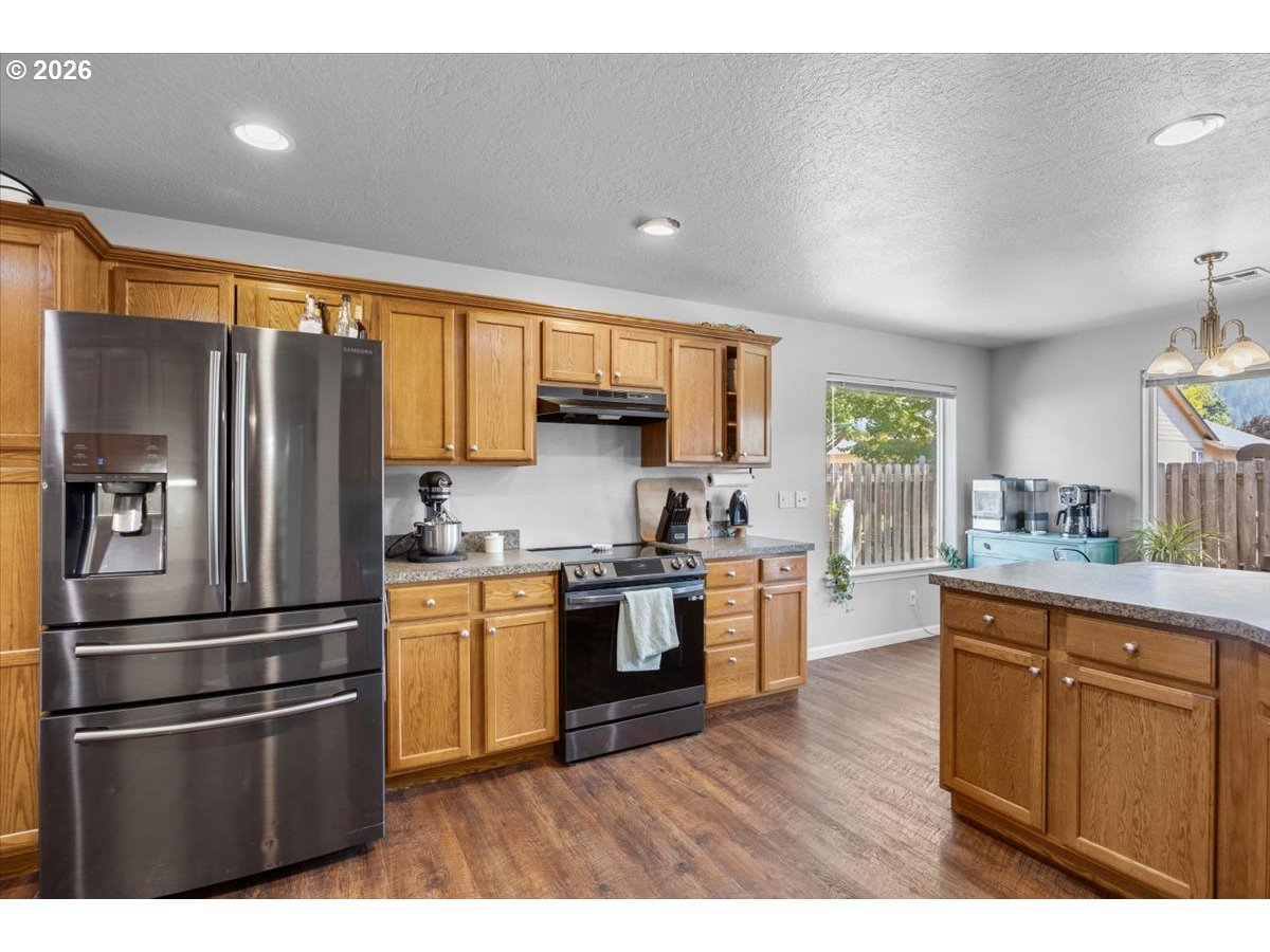 382 Gentry Loop Myrtle Creek, OR 97457 - Photo 13 of 31