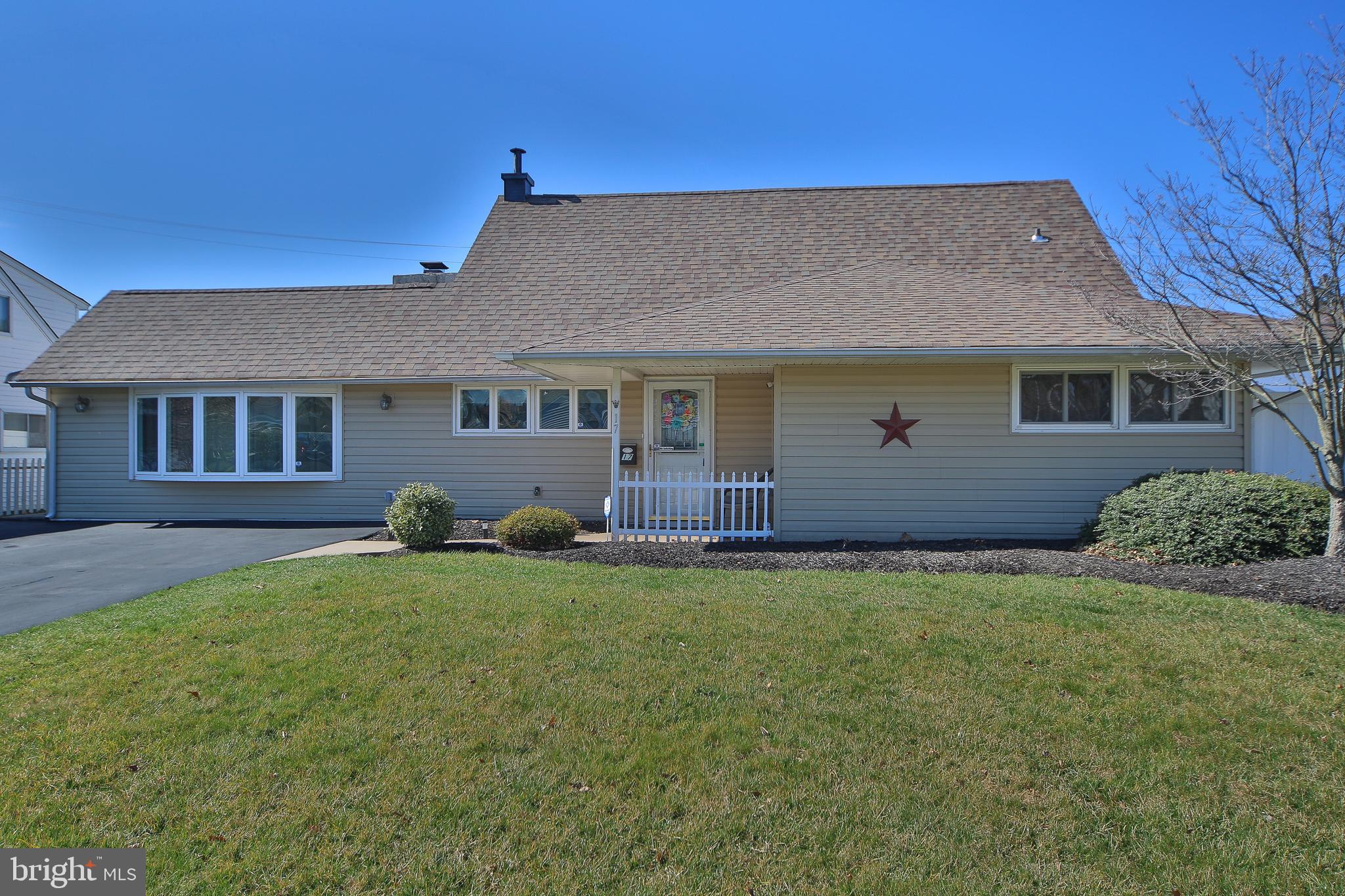 17 Hyacinth Road Levittown, PA 19056 - Photo 2 of 33 Gallery Image 2