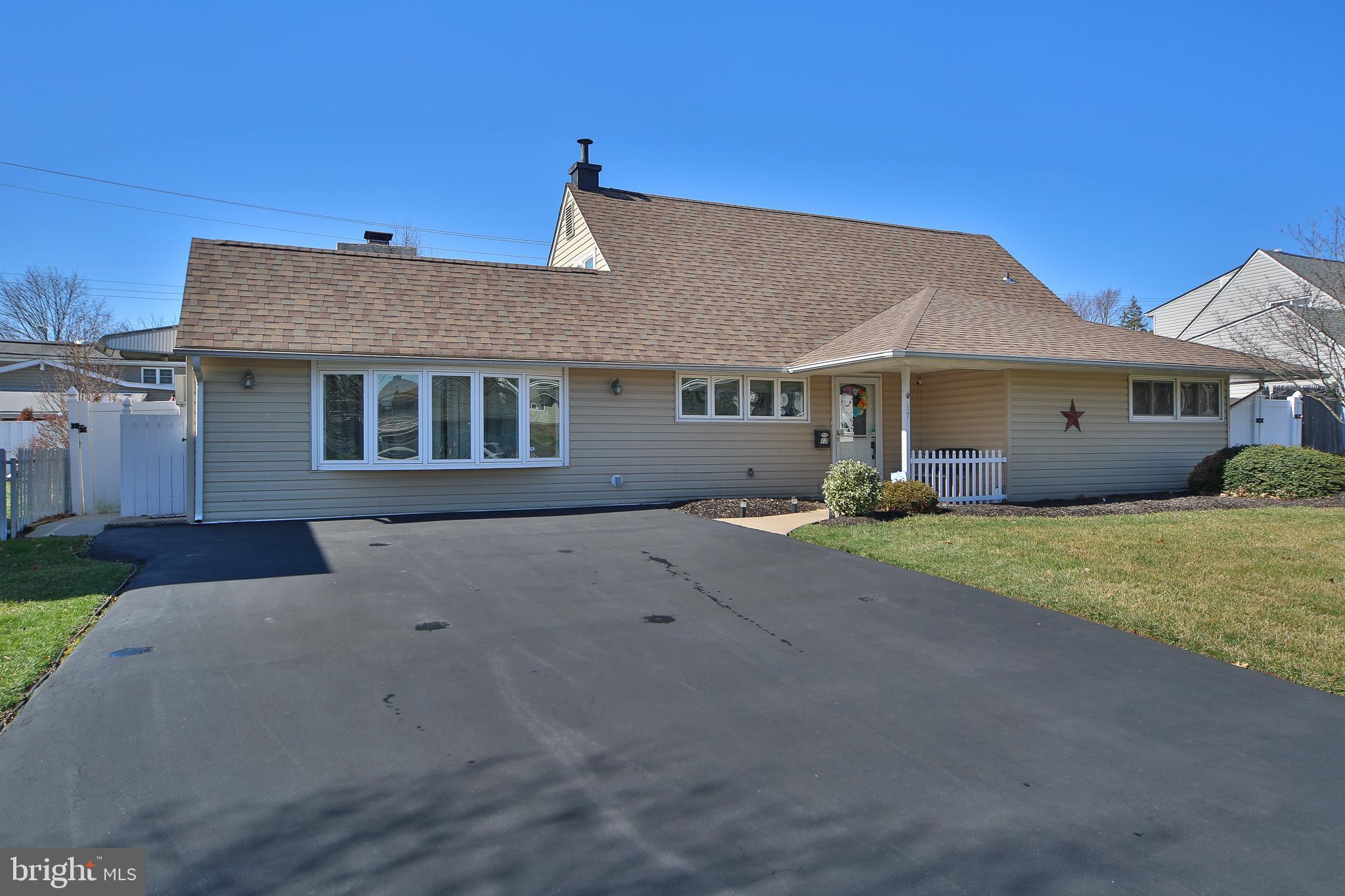17 Hyacinth Road Levittown, PA 19056 - Photo 3 of 33 Gallery Image 3