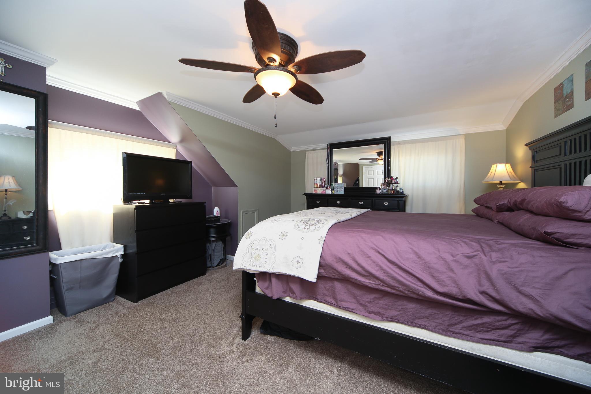 17 Hyacinth Road Levittown, PA 19056 - Photo 22 of 33 Gallery Image 22