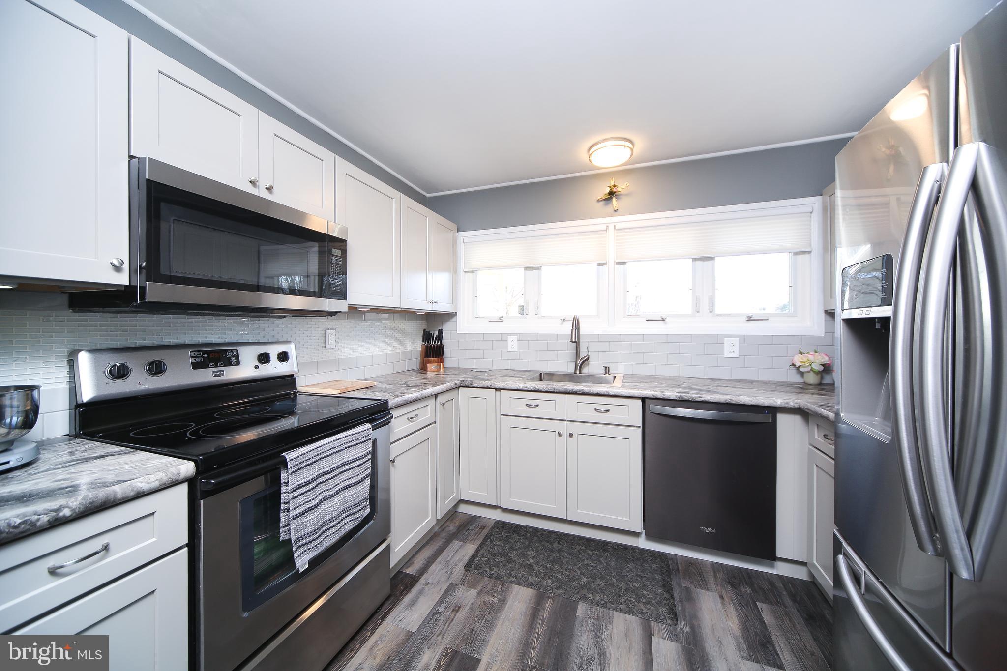 17 Hyacinth Road Levittown, PA 19056 - Photo 5 of 33 Gallery Image 5