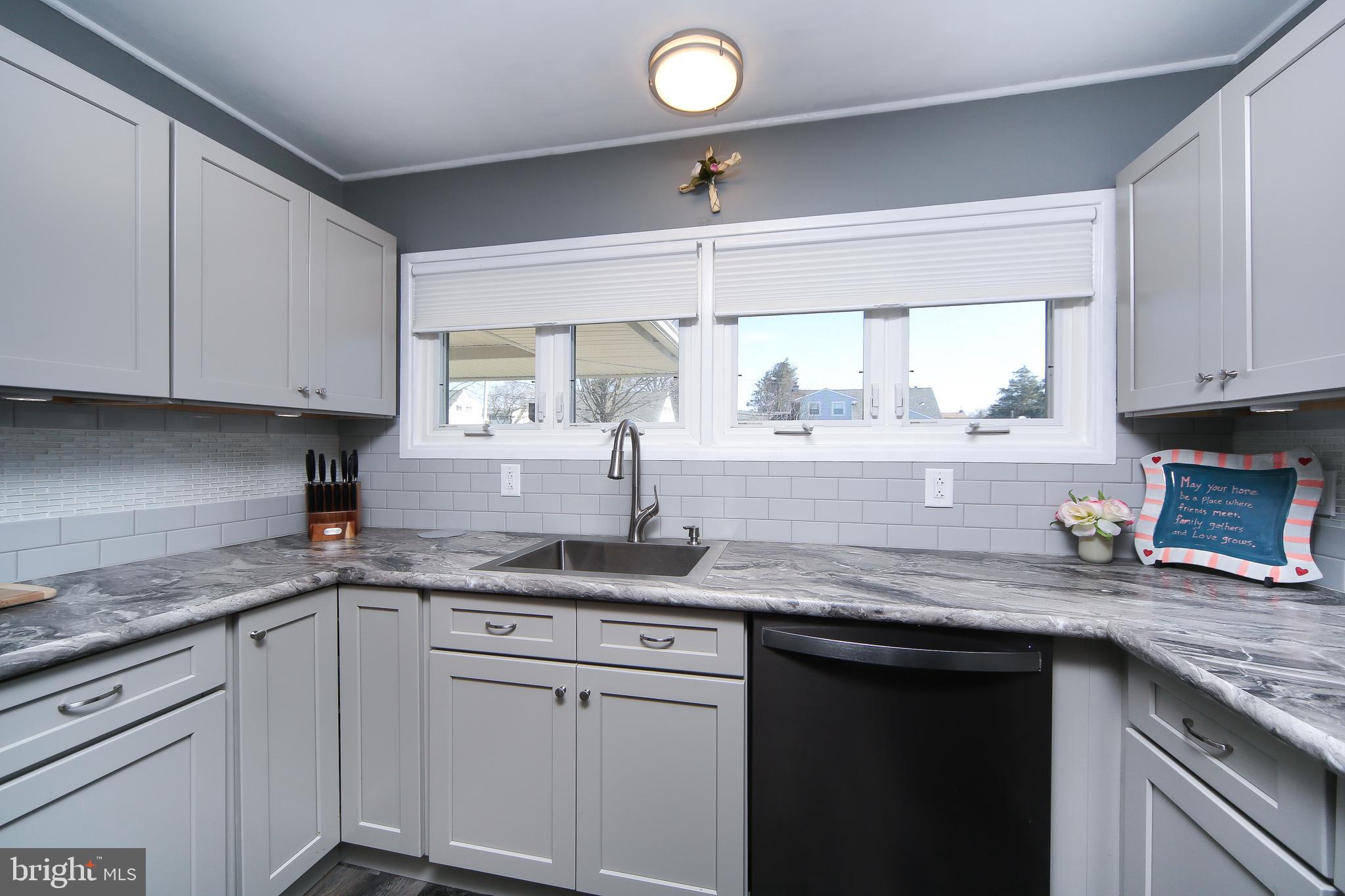 17 Hyacinth Road Levittown, PA 19056 - Photo 6 of 33 Gallery Image 6