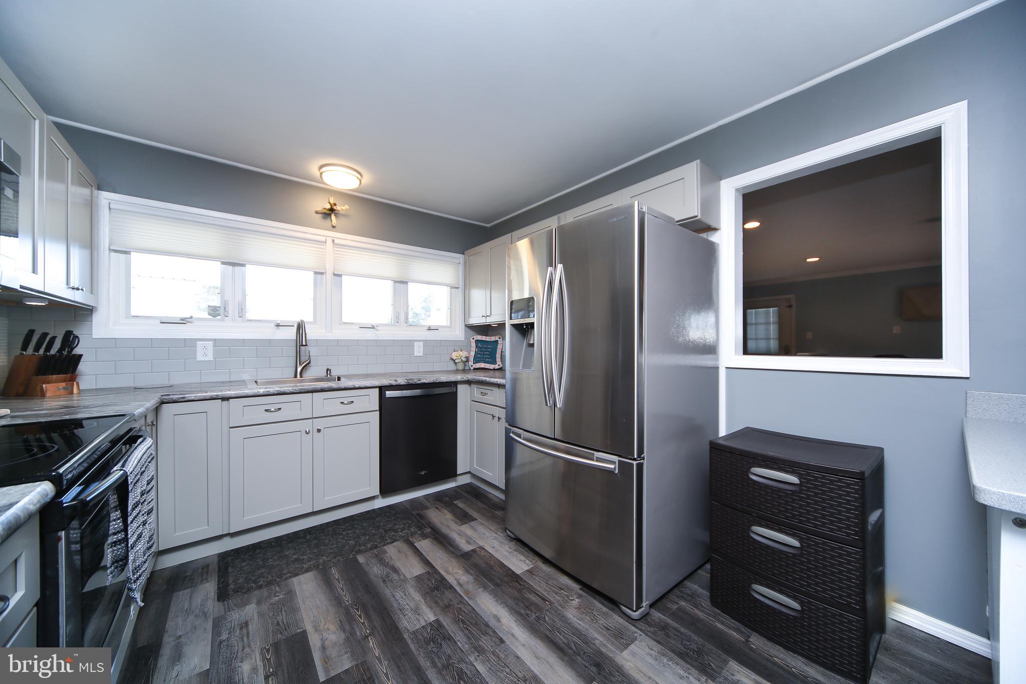 17 Hyacinth Road Levittown, PA 19056 - Photo 7 of 33 Gallery Image 7