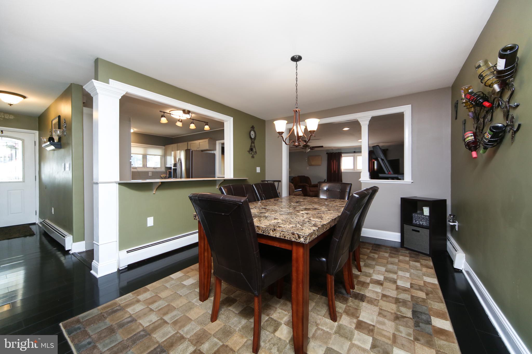 17 Hyacinth Road Levittown, PA 19056 - Photo 8 of 33 Dining Room