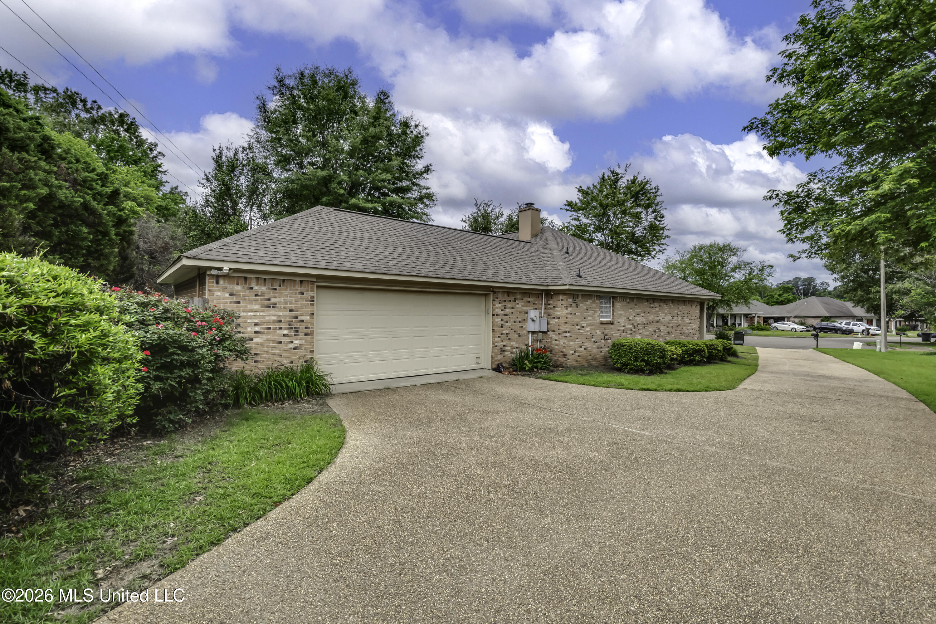 1229 Crossview Court Brandon, MS 39042 - Photo 3 of 28 1229 Crossview Ct--10