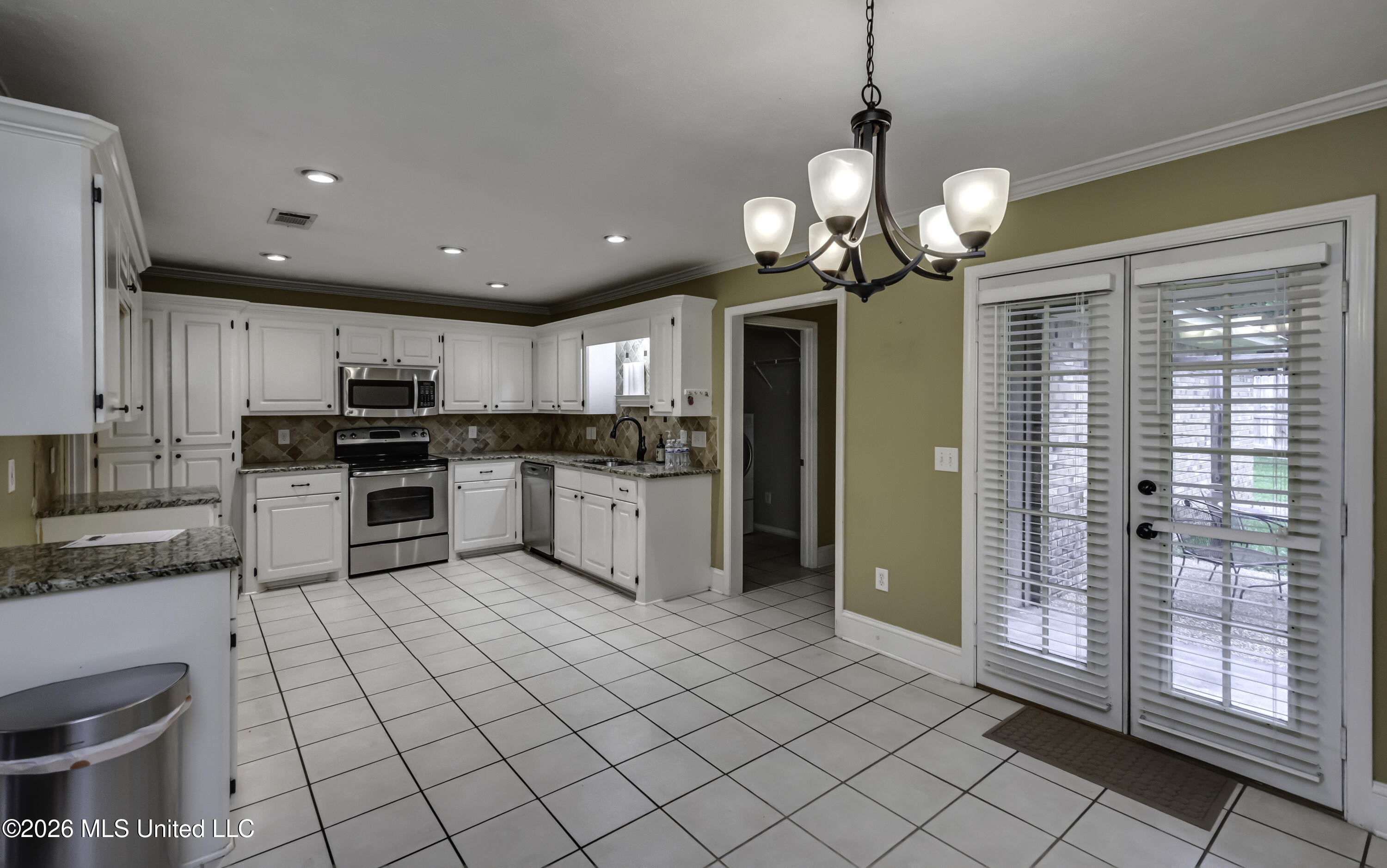 1229 Crossview Court Brandon, MS 39042 - Photo 9 of 28 1229 Crossview Ct--31
