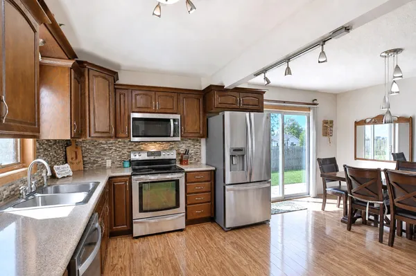 $249,900 | 810 10th Avenue Southeast, Austin, MN 55912