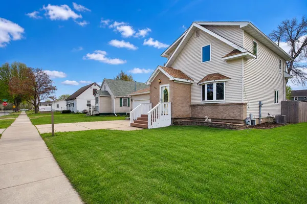 $249,900 | 810 10th Avenue Southeast, Austin, MN 55912