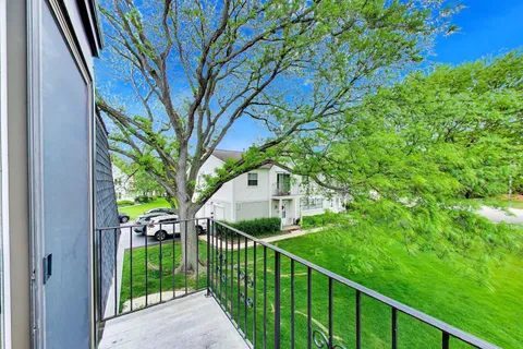 $299,000 | 958 Inverrary Lane, Unit 958, Deerfield, IL 60015