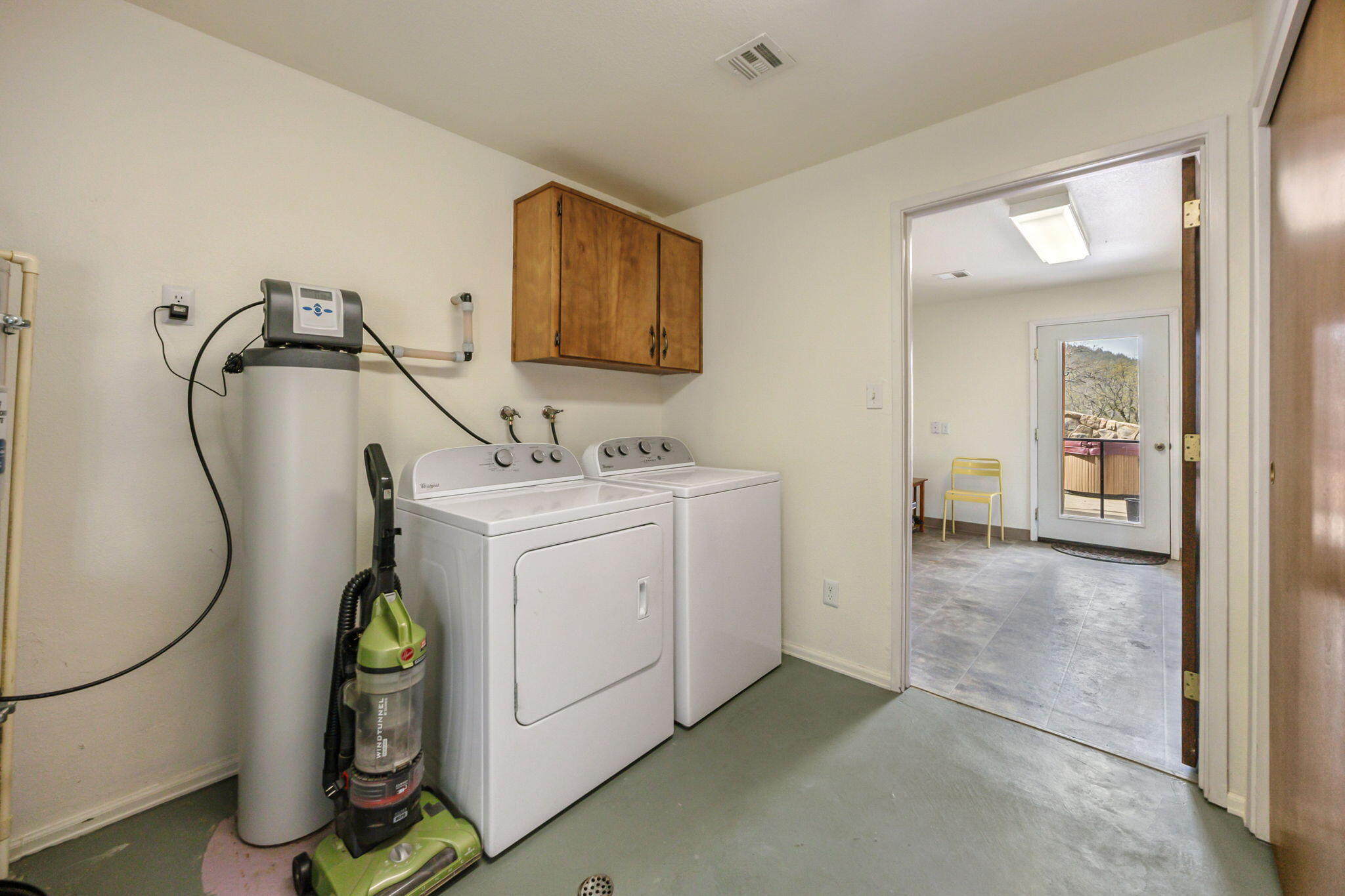 5205 Pioneer Road Medford, OR 97501 - Photo 25 of 48 The lower level has a large laundry/mud room