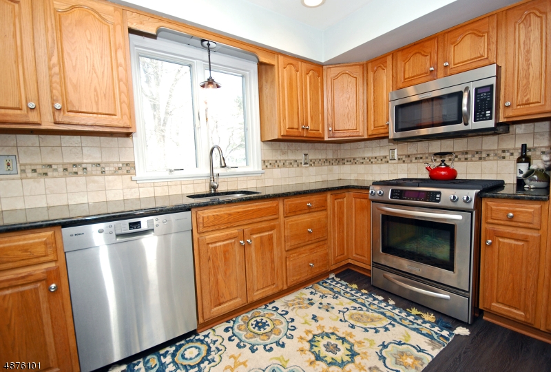 16 Deerfield Road New Providence, NJ 07974 - Photo 3 of 17 Gallery Image 3