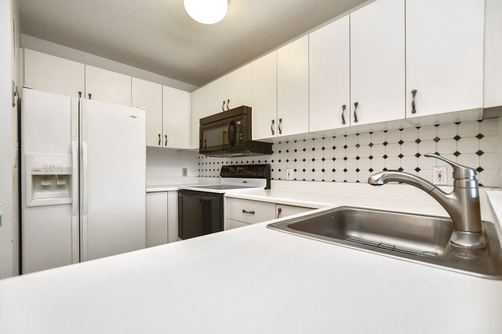 273 Cambridge Road, Unit 503 Woburn, MA 01801 - Photo 7 of 28 Gallery Image 7