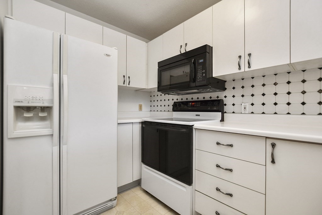273 Cambridge Road, Unit 503 Woburn, MA 01801 - Photo 8 of 28 Gallery Image 8