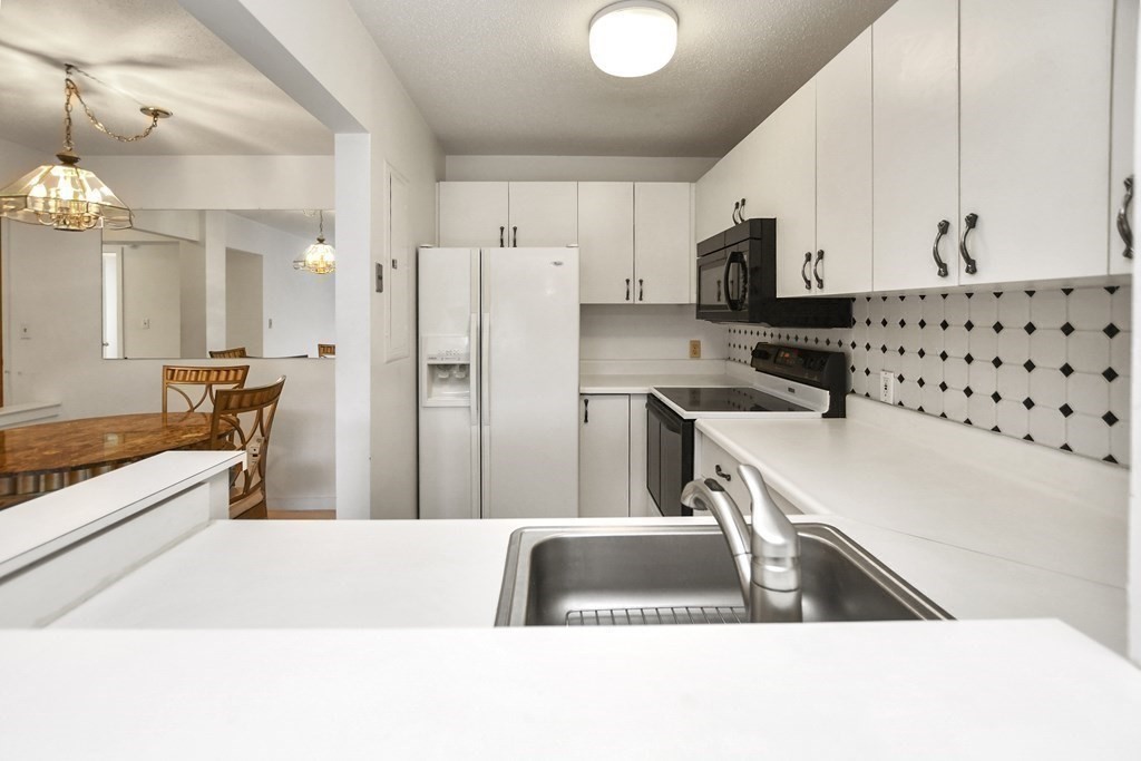 273 Cambridge Road, Unit 503 Woburn, MA 01801 - Photo 9 of 28 Gallery Image 9