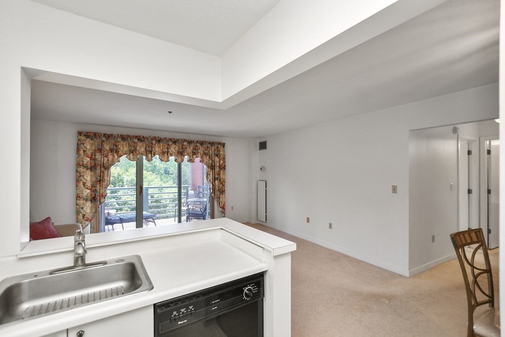 273 Cambridge Road, Unit 503 Woburn, MA 01801 - Photo 10 of 28 Gallery Image 10