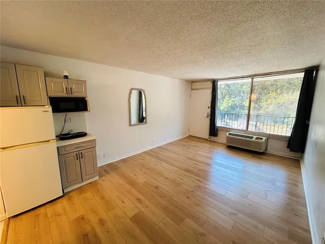 $950 | 7900 South Orange Blossom Trail, Unit 2089, Orlando, FL 32809