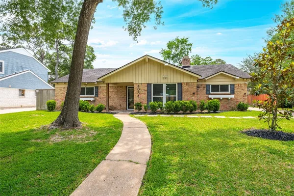 $329,900 | 4034 Shady Springs Drive, Seabrook, TX 77586
