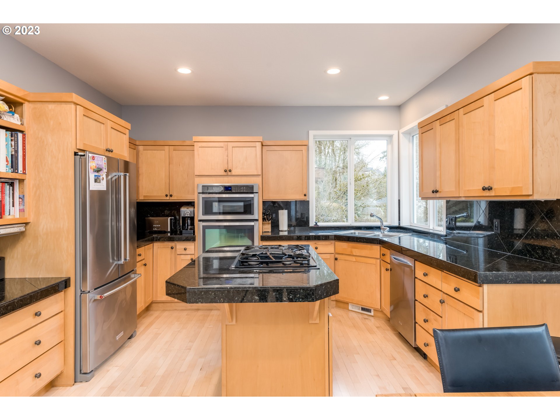 12799 Southwest Ridgefield Lane Tigard, OR 97223 - Photo 2 of 37 Gallery Image 2