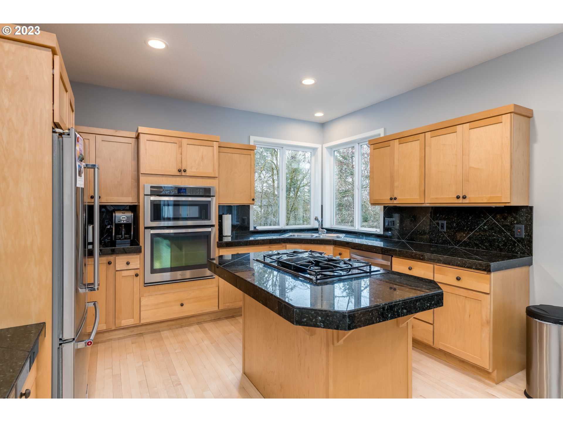 12799 Southwest Ridgefield Lane Tigard, OR 97223 - Photo 3 of 37 Gallery Image 3