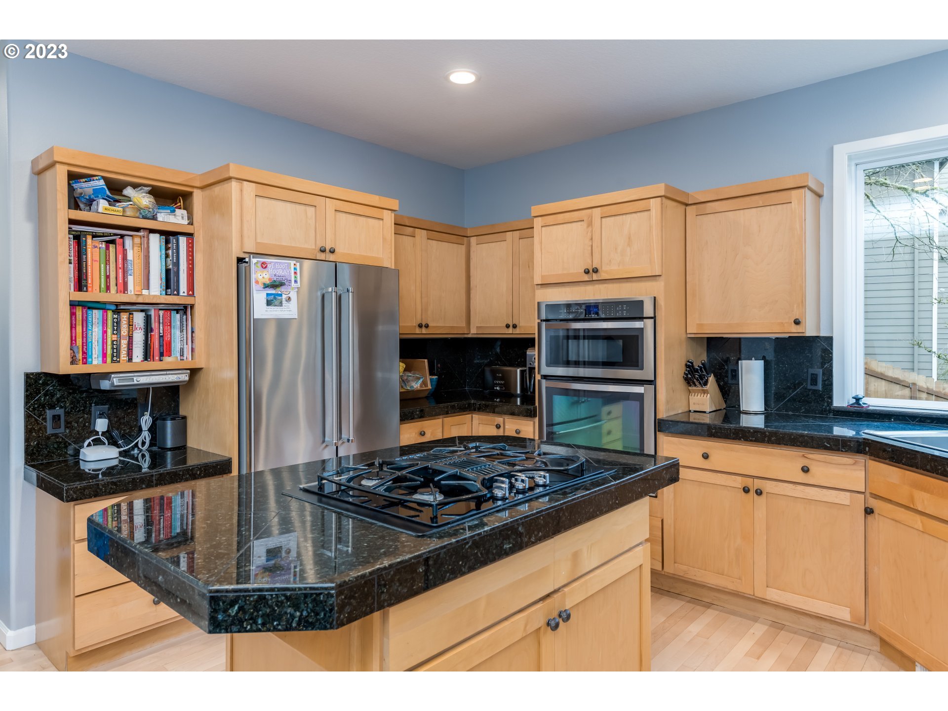 12799 Southwest Ridgefield Lane Tigard, OR 97223 - Photo 4 of 37 Gallery Image 4