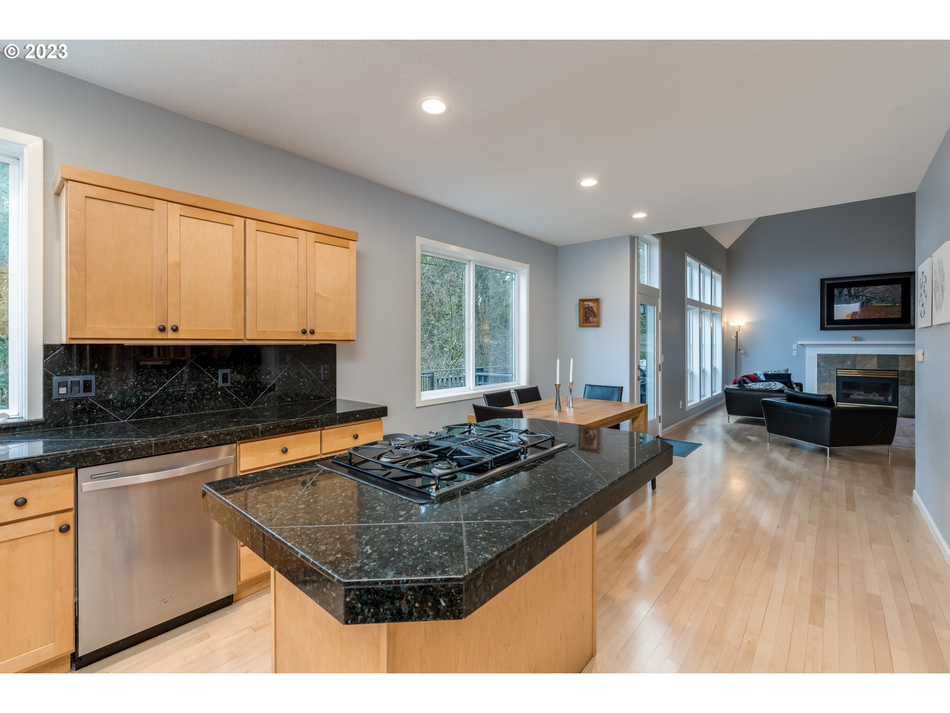12799 Southwest Ridgefield Lane Tigard, OR 97223 - Photo 5 of 37 Gallery Image 5